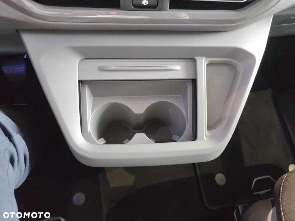 Volkswagen Caravelle - 16