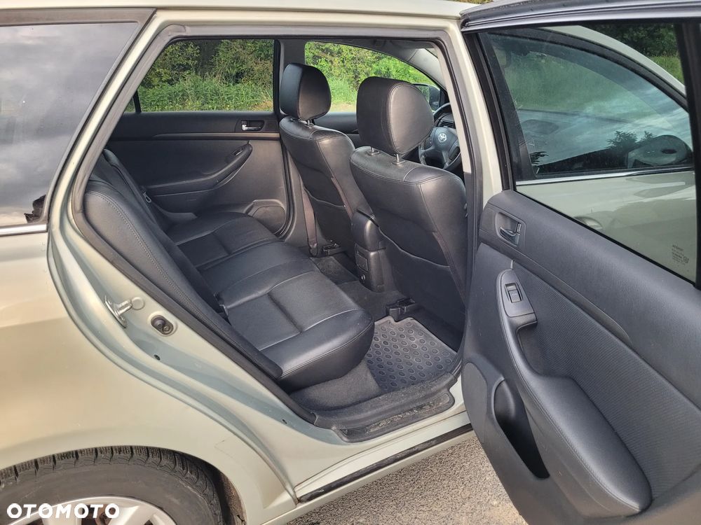 Toyota Avensis 2.0 D-4D Executive - 11
