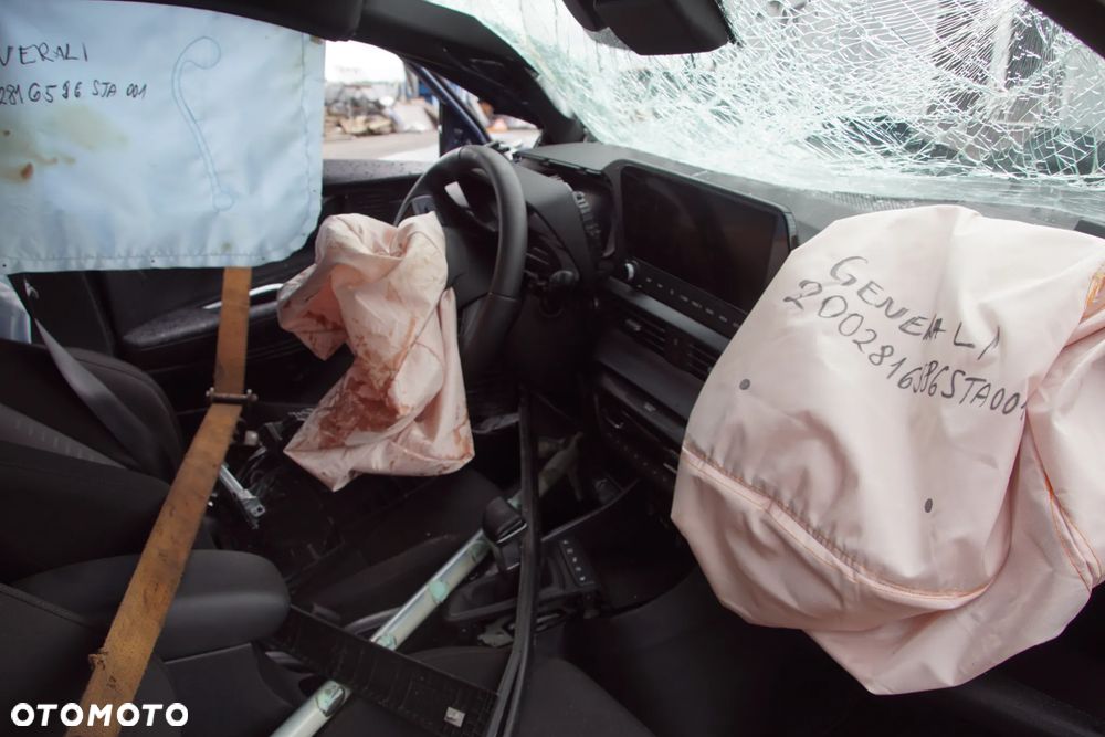 Auto na części - Hyundai Bayon Lift 1.0 T-GDI 90 KM G3LE D7GF1 UC3 2026R Silnik Skrzynia Drzwi Błotnik Klapa Zderzak Lampa Lusterko Klamka Szyba Deska Kokpit Sterownik Moduł Czujnik Licznik Wyświetlacz Panel Kierownica - 11