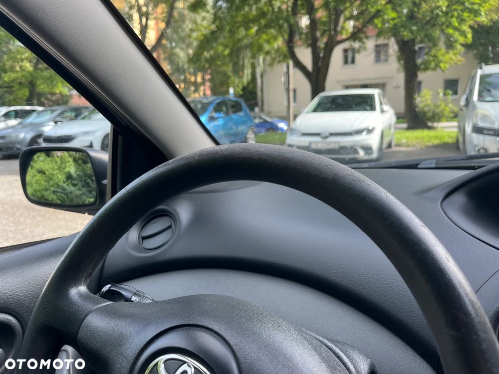 Toyota Yaris 1.0 Base - 5