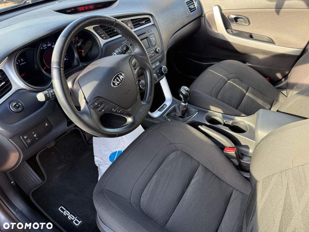 Kia Ceed 1.4 CVVT Dream Team Edition - 4