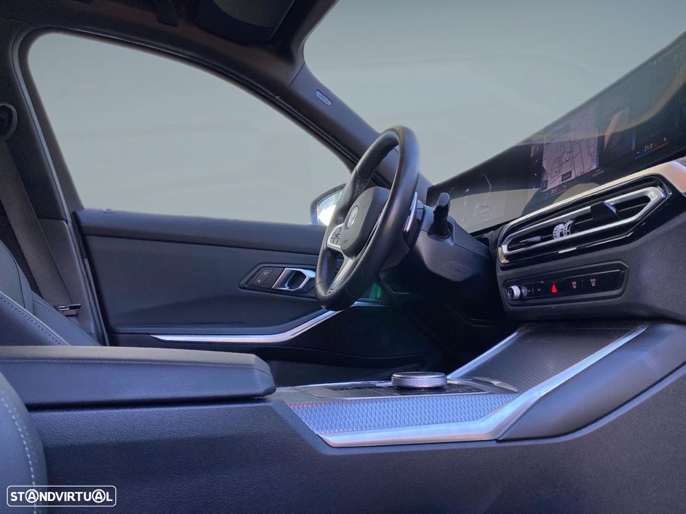 BMW 330 e Pack Desportivo M Auto - 17