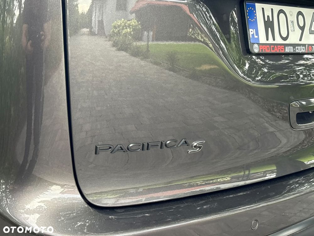 Chrysler Pacifica - 29