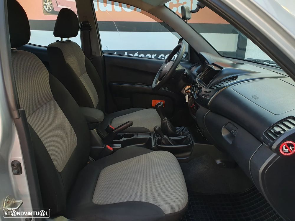 Mitsubishi L200 2.5 DI-D CD Invite AC CC 4WD - 4