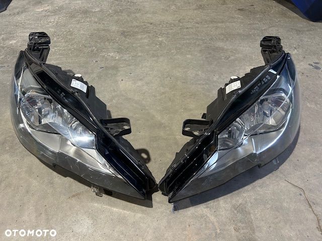 Peugeot 308 T9 lampa lampy Przód Prawa Lewa 96775230 96775229 Komplet
