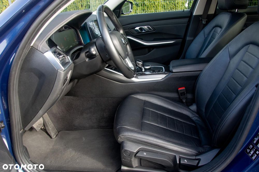 BMW Seria 3 320d xDrive Luxury Line - 13