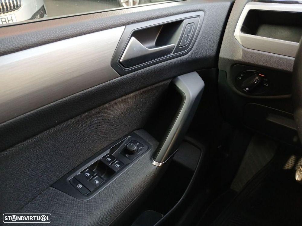 VW Touran 2.0 TDI Confortline - 13
