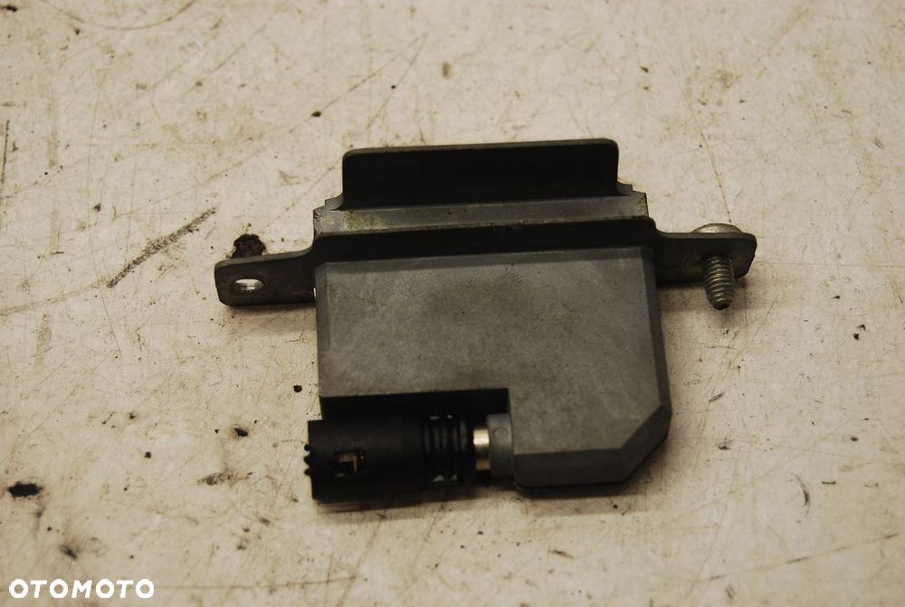 WZMACNIACZ ANTENY AUDI TT 8N8035225 - 1