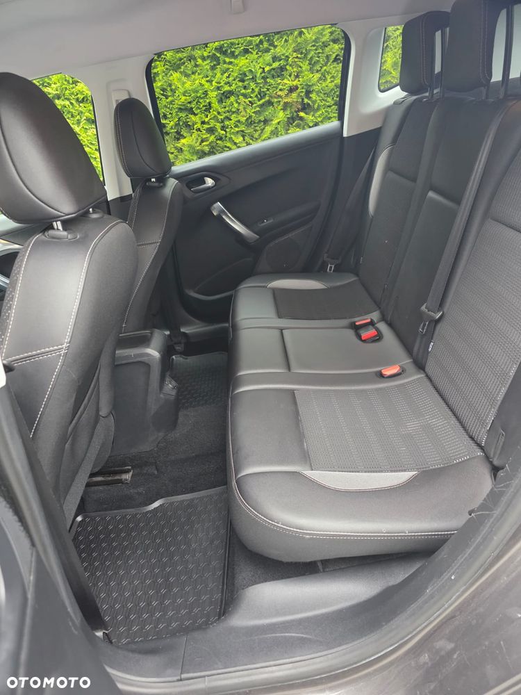 Peugeot 2008 1.2 Pure Tech Allure S&S - 13