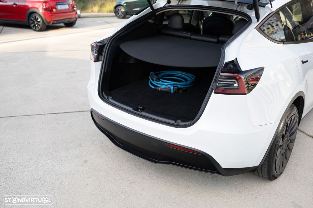 Tesla Model Y Standard RWD - 29