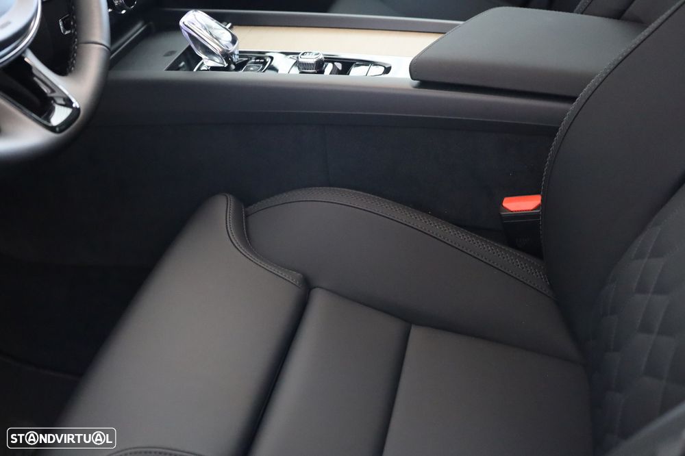 Volvo XC 60 2.0 T6 PHEV Plus Dark AWD - 12