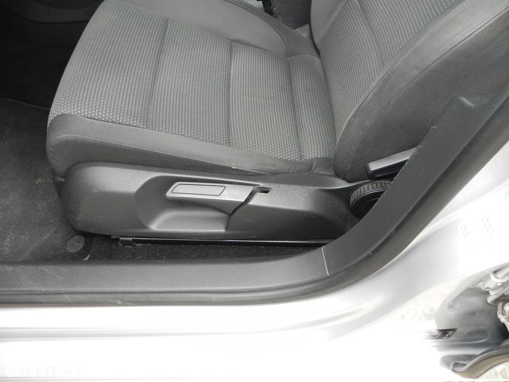 Volkswagen Golf 2.0 TDI Comfortline - 31