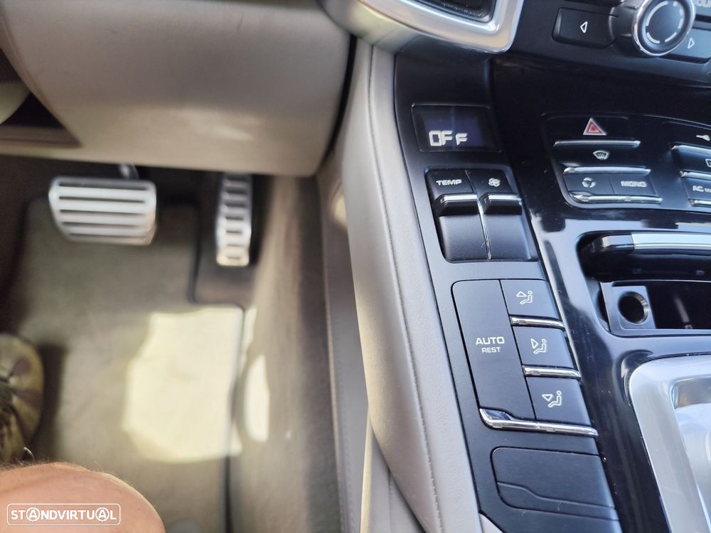 Porsche Cayenne - 21