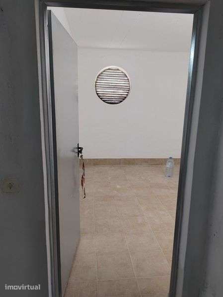 Arrecadação Box Self Storage Arrumos Individuais Remodelada (Santarém) - Grande imagem: 3/6
