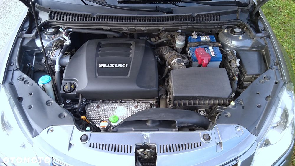 Suzuki Kizashi 2.4 4x4 CVT Sport - 8