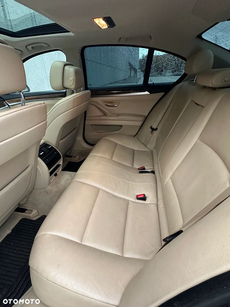 BMW Seria 5 528i xDrive Luxury Line - 11