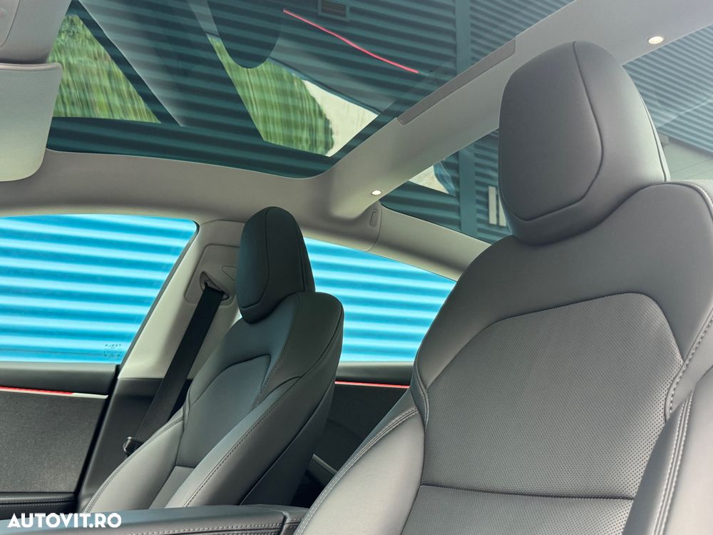 Tesla Model 3 - 12