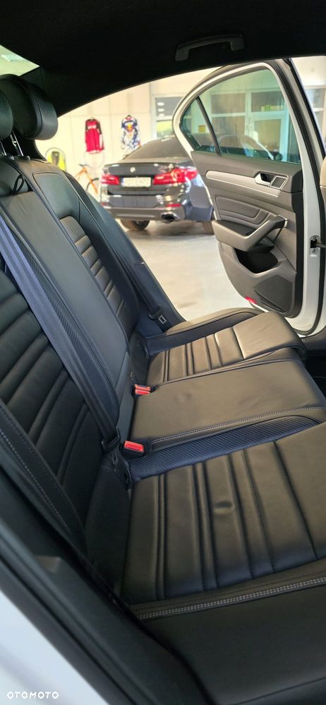 Volkswagen Passat - 21