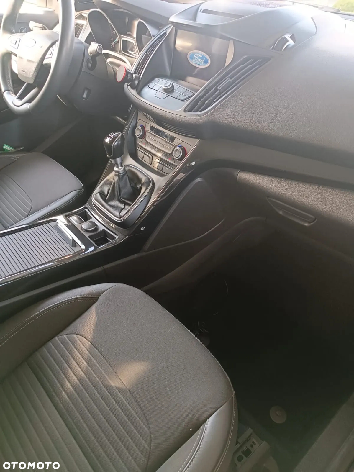 Ford Kuga 1.5 EcoBoost FWD Titanium ASS MMT6 - 25