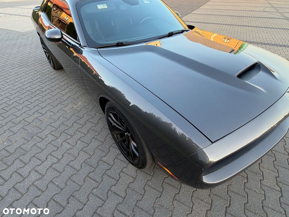 Dodge Challenger - 11