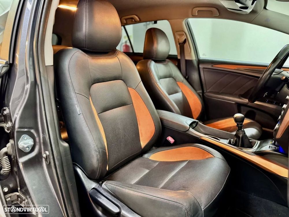 Toyota Avensis Touring Sports 2.0 D-4D Luxury+GPS - 53