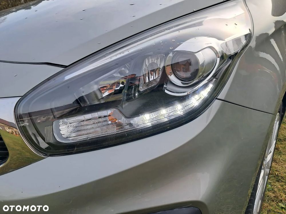 Kia Carens 1.7 CRDi 115 Dream Team Edition - 31