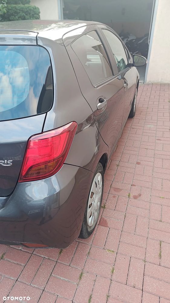 Toyota Yaris 2015 photo 3