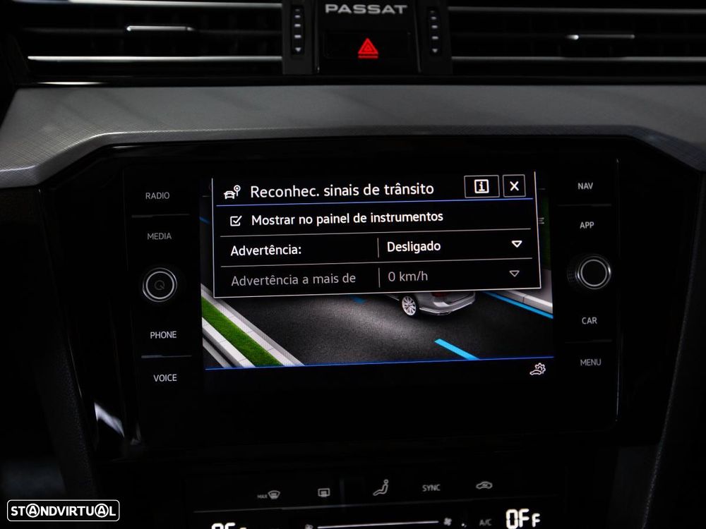 VW Passat Variant 2.0 TDi Business DSG - 26