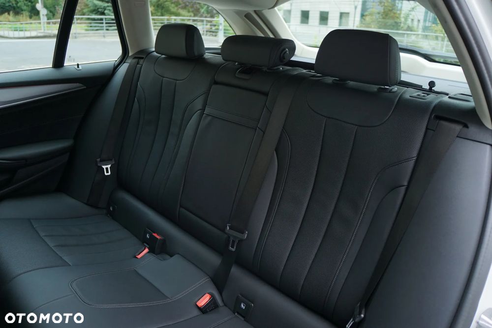 BMW Seria 5 530d Touring - 25