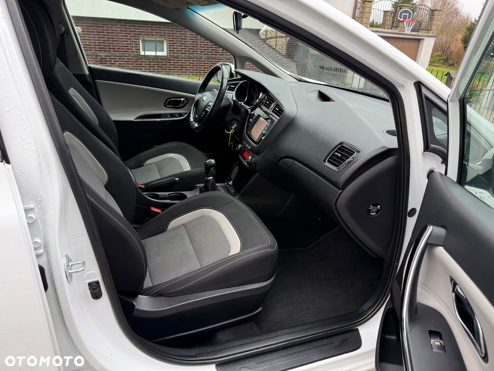 Kia Ceed 1.6 CRDi 136 ISG GT Line - 14