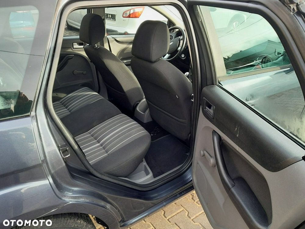 Ford Focus 1.6 TDCi Ambiente - 12