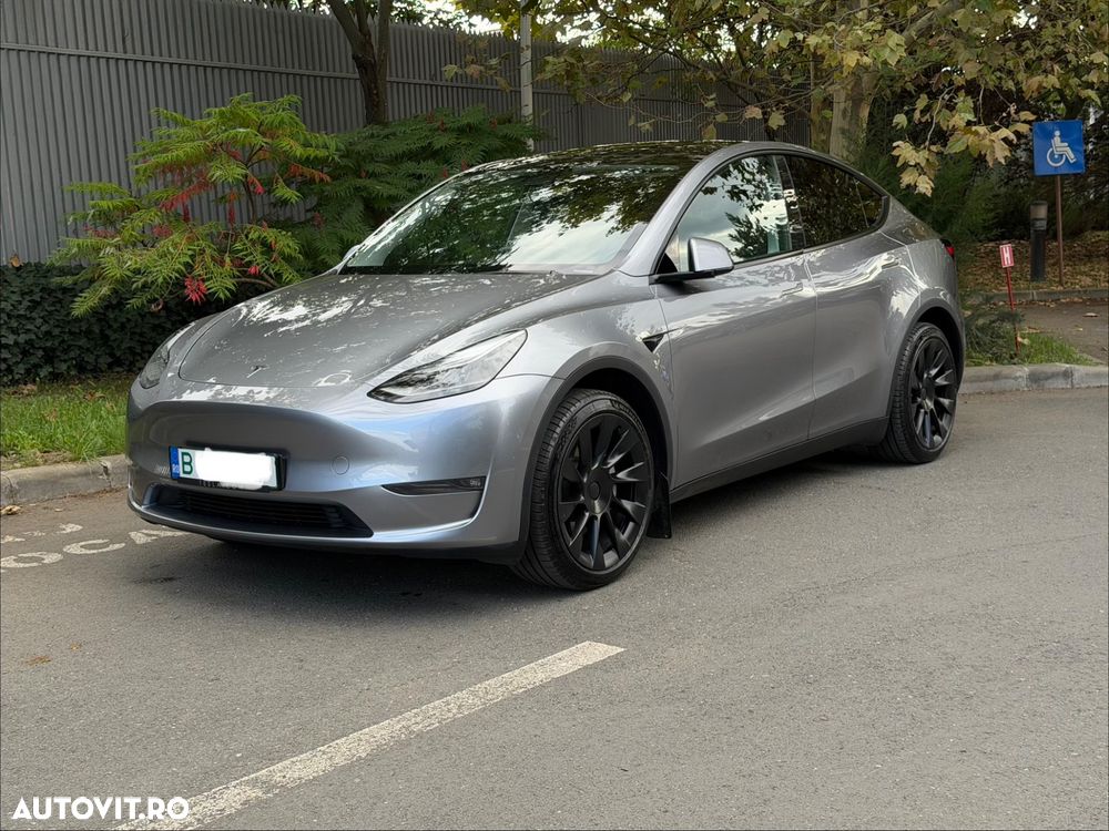 Tesla Model Y - 1