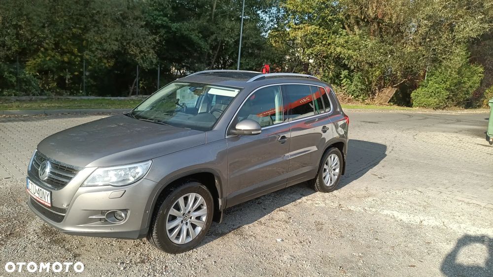 Volkswagen Tiguan - 1