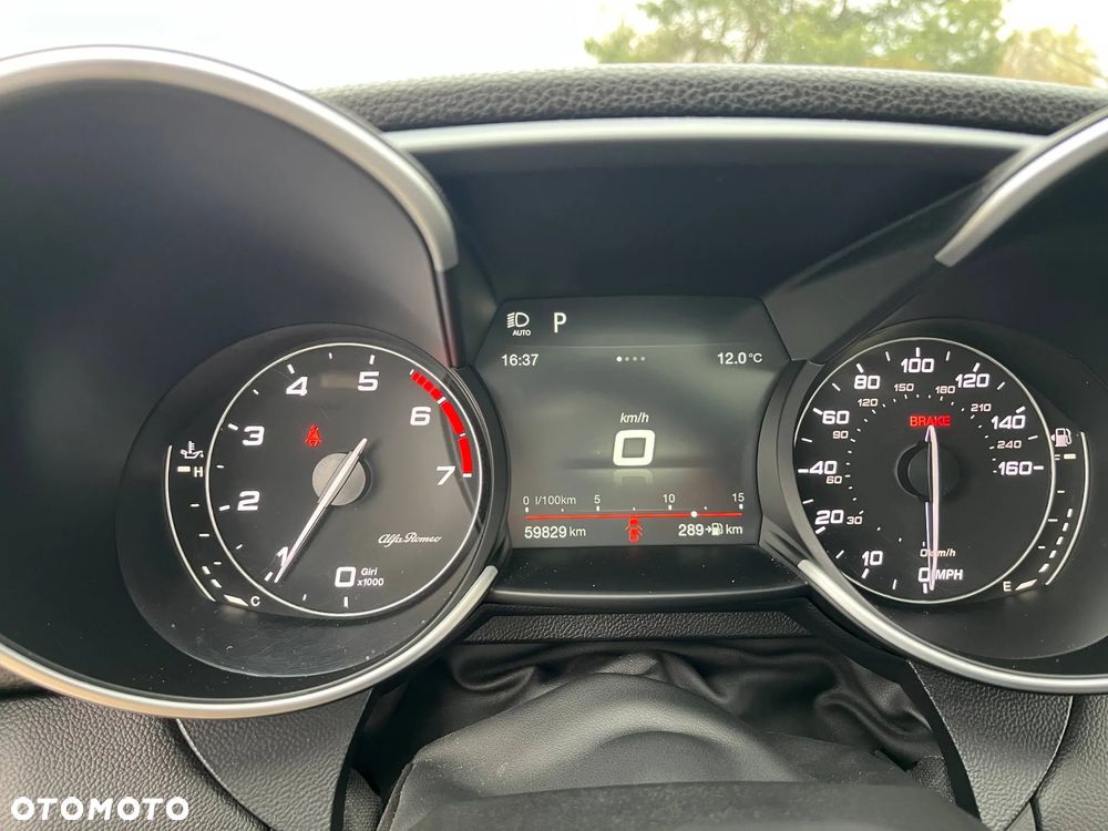 Alfa Romeo Giulia 2.0 Turbo Veloce - 12