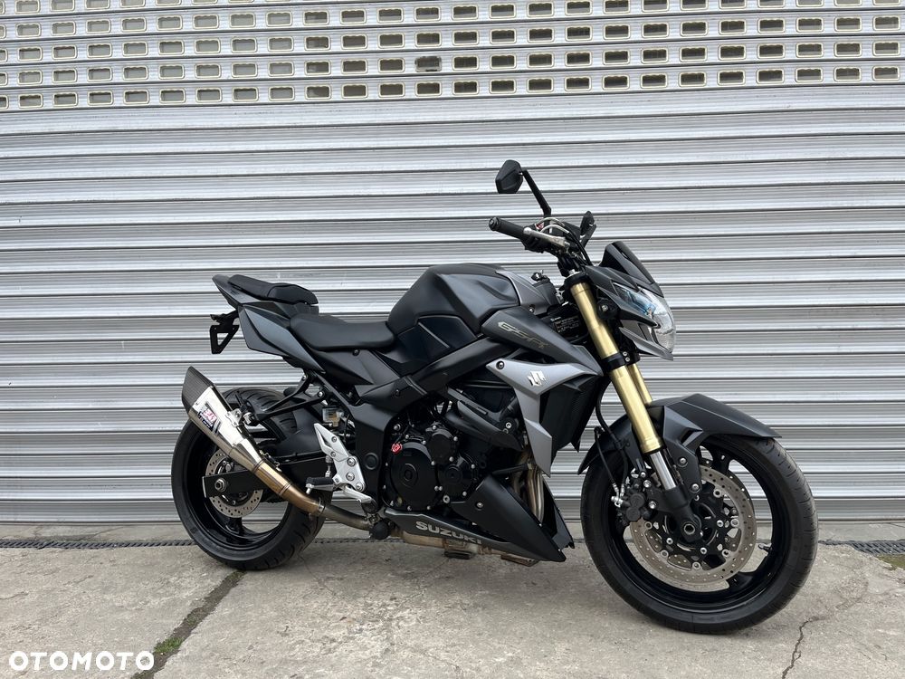 Suzuki GSR - 22