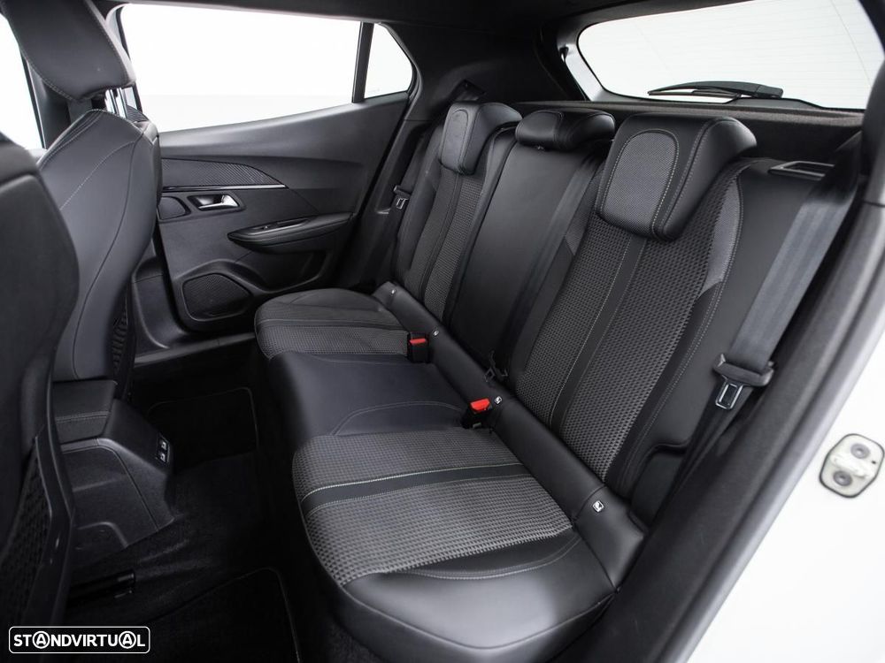 Peugeot e-2008 50 kWh GT - 11