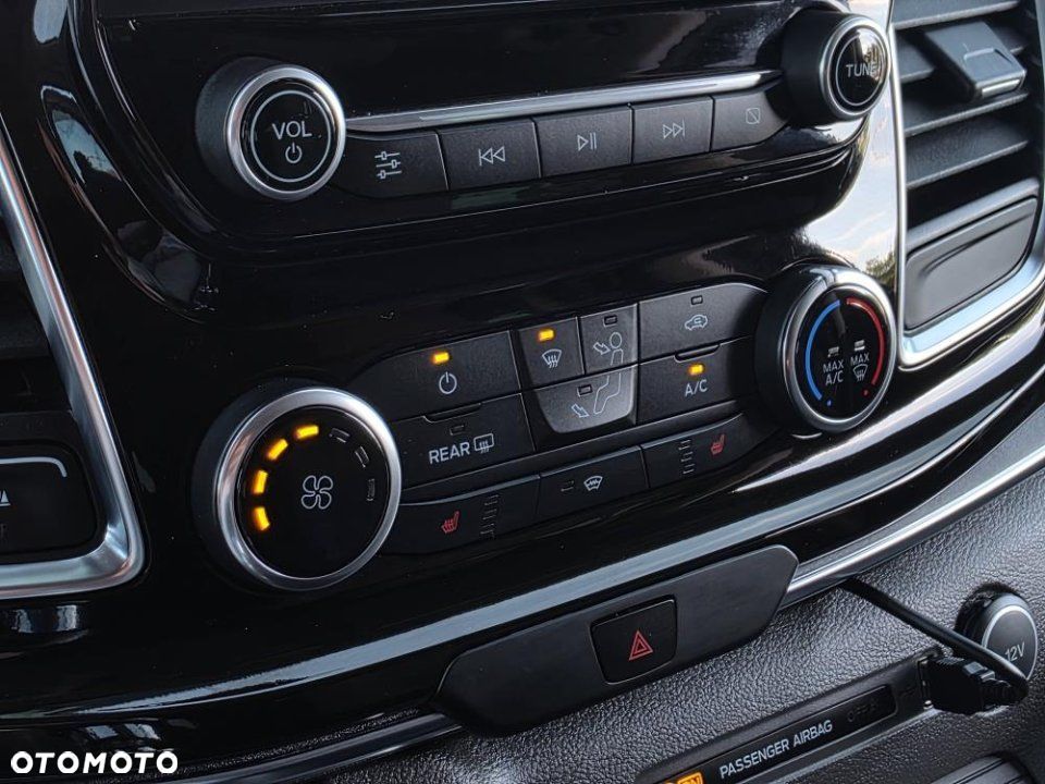 Ford Tourneo Custom - 36