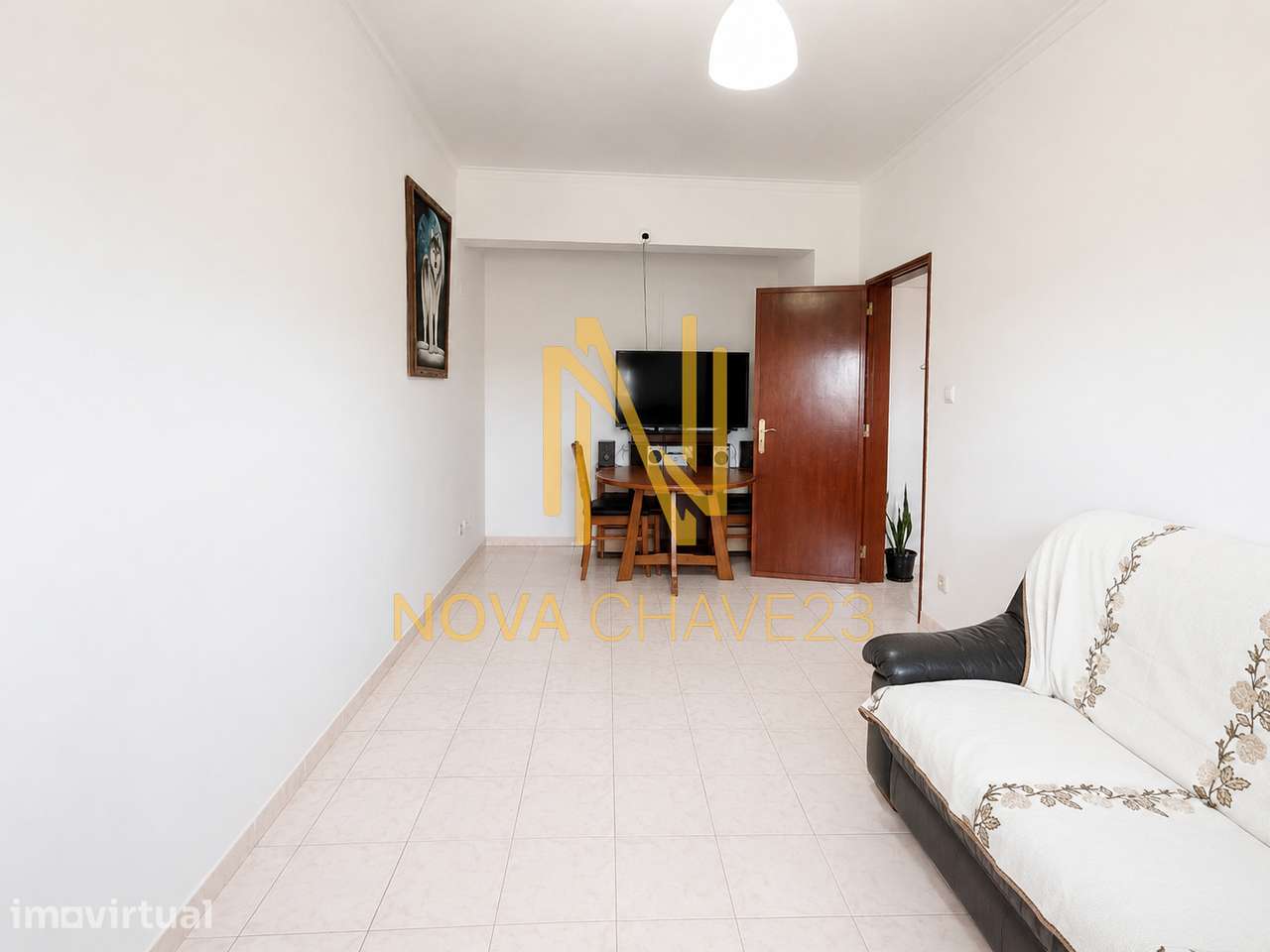Apartamento T2 na Av. Bons Amigos | 9.º Andar | Varandas Fechadas - Grande imagem: 3/28