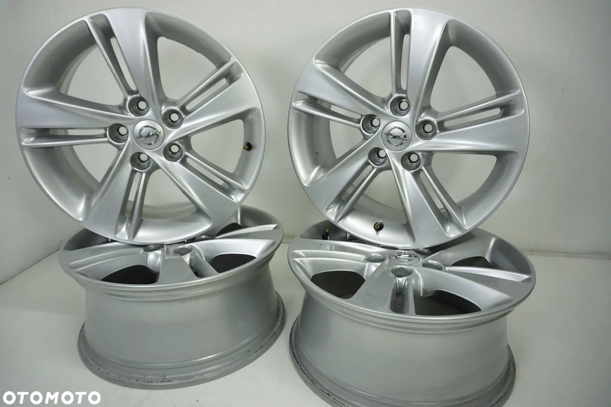 FELGI ALUMINIOWE 17 OPEL ASTRA J INSIGNIA B ZAFIRA ANTARA CHEVROLET ORLANDO CRUZE CAPTIVA VOLT  5X115 CZUJNIKI - 1