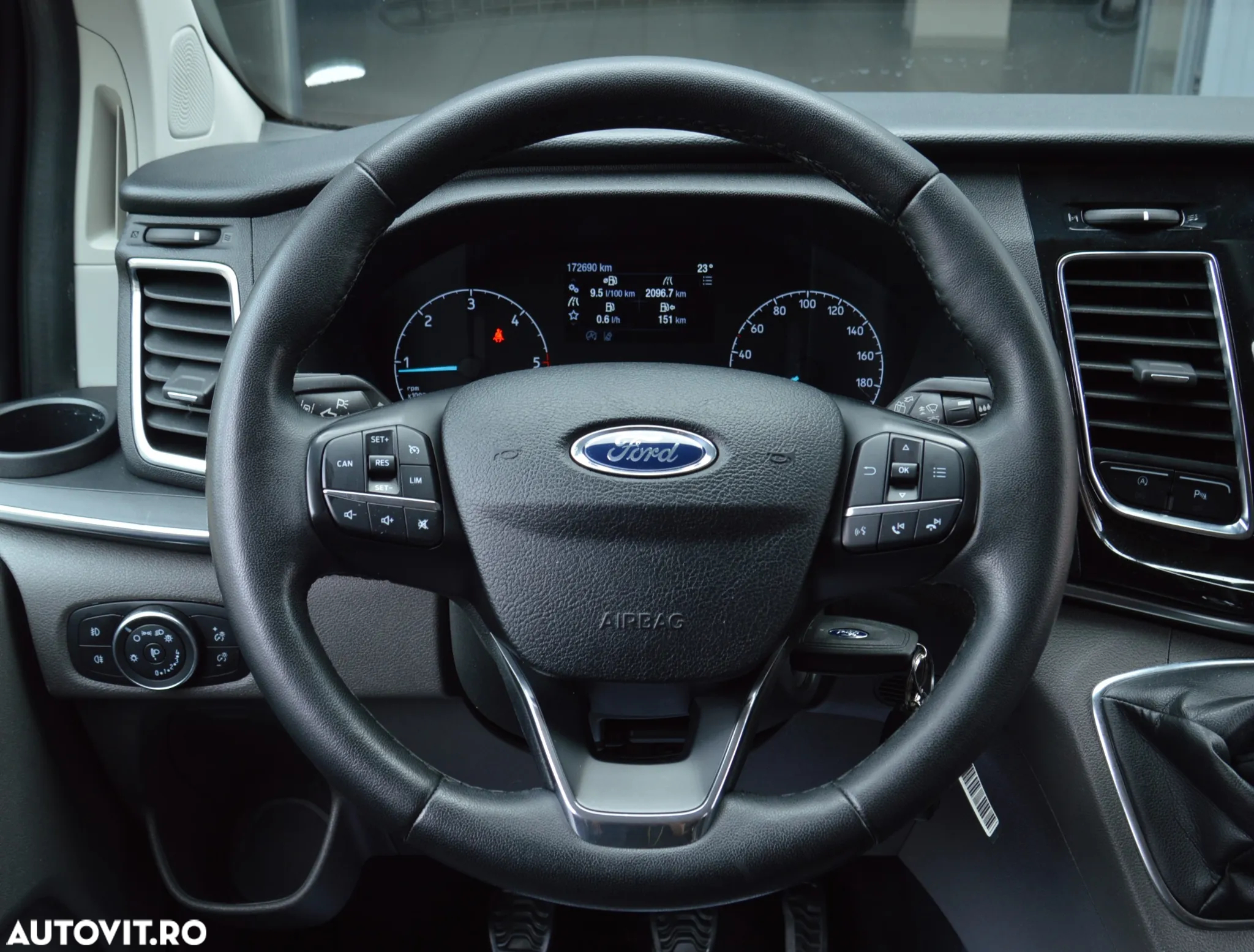 Ford Tourneo Custom Bus 320 2.0 EcoBlue 130 CP L1H1 Titanium - 22