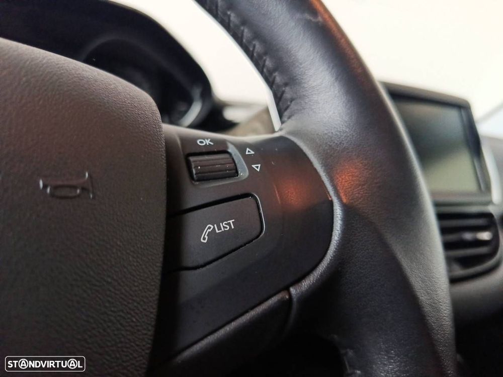 Peugeot 208 1.5 BlueHDi Signature - 17