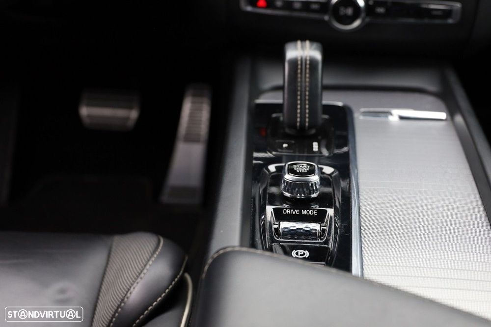 Volvo XC 60 2.0 B4 Plus Dark - 10