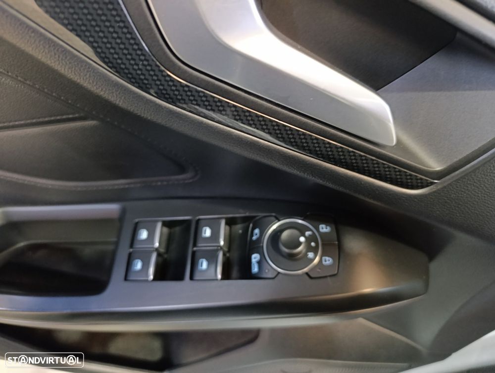 Ford Focus 1.0 EcoBoost Hybrid ST-LINE X - 12