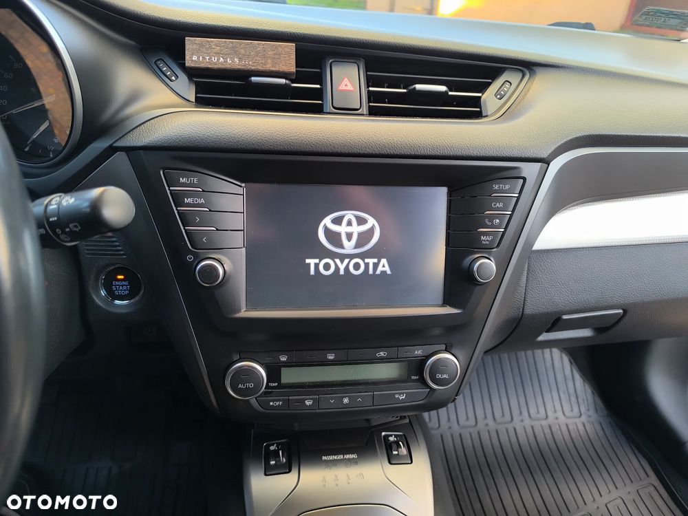 Toyota Avensis 2.0 D-4D Prestige - 19