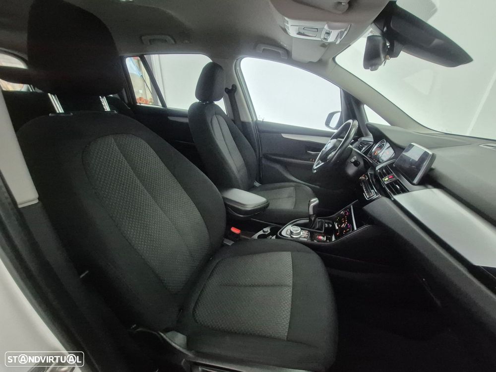 BMW 216 Gran Tourer i 7L Line Luxury - 24
