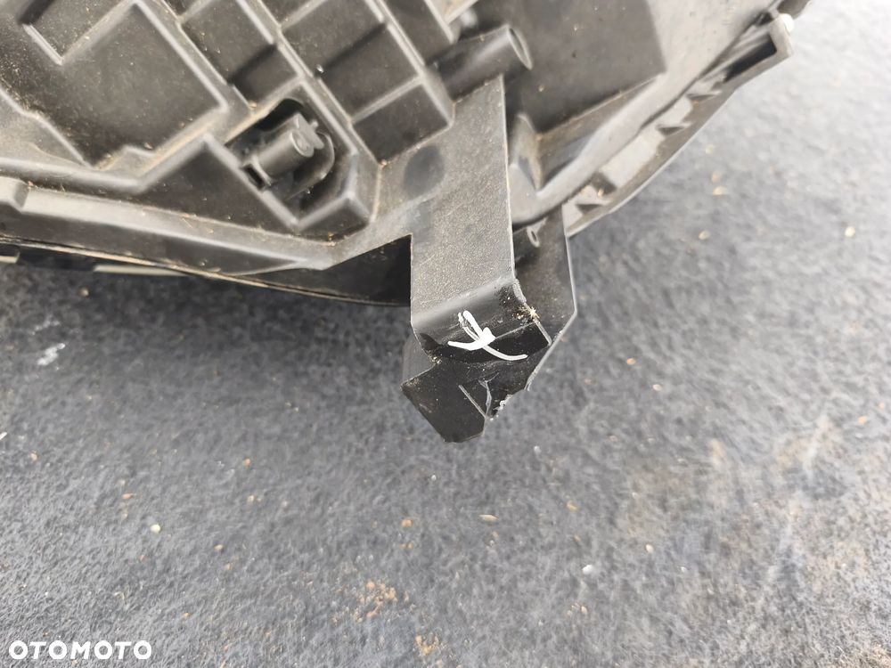 LAMPA PRZÓD PRZEDNIA PRAWA 260101685R RENAULT SCENIC IV - 8