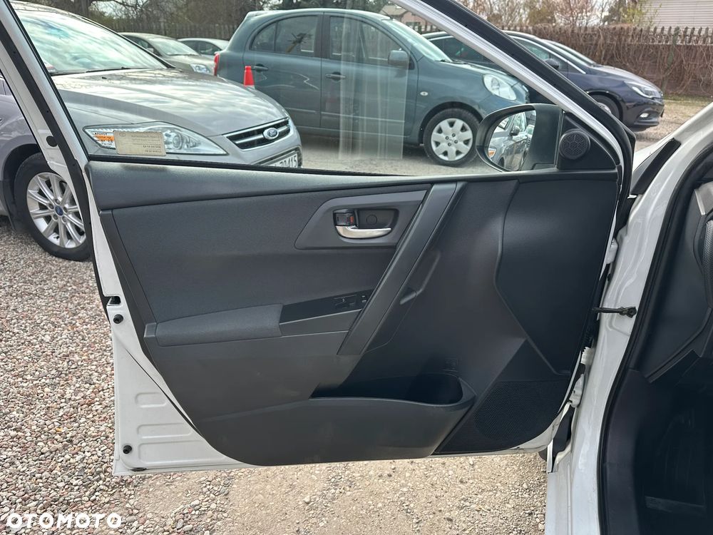 Toyota Auris - 11