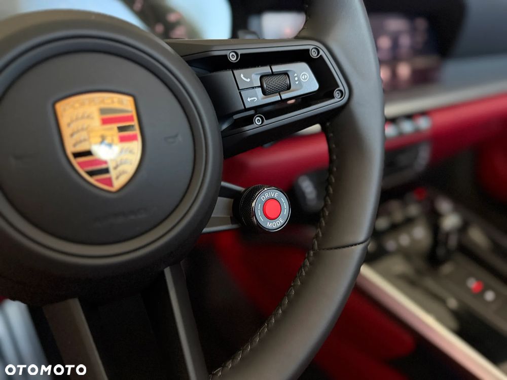 Porsche 911 Carrera 4S - 34