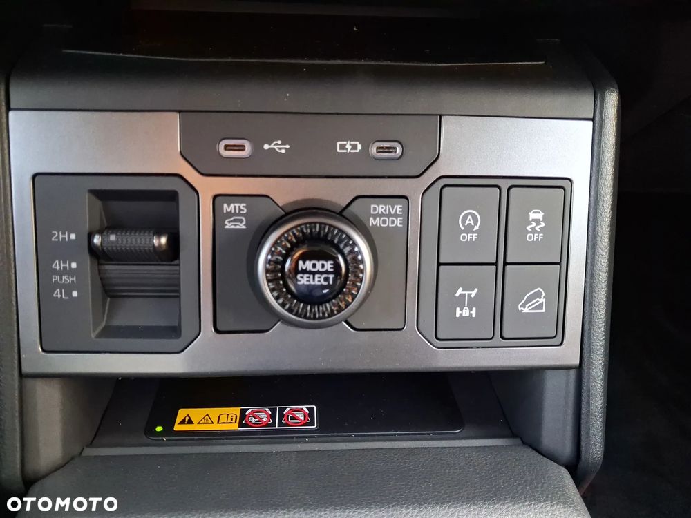 Toyota Hilux - 25