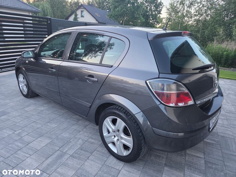 Opel Astra 1.6 Automatik Design Edition - 10